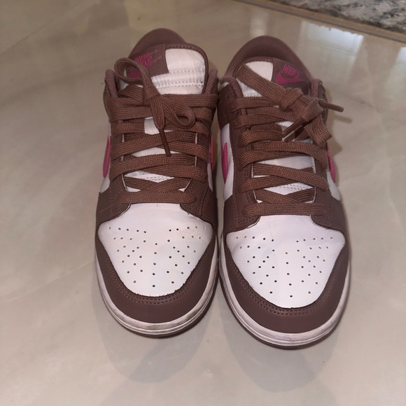 NIKE DUNK LOW SMOKEY MAUVE (W) SIZE 8.5 - Picture 2 of 5